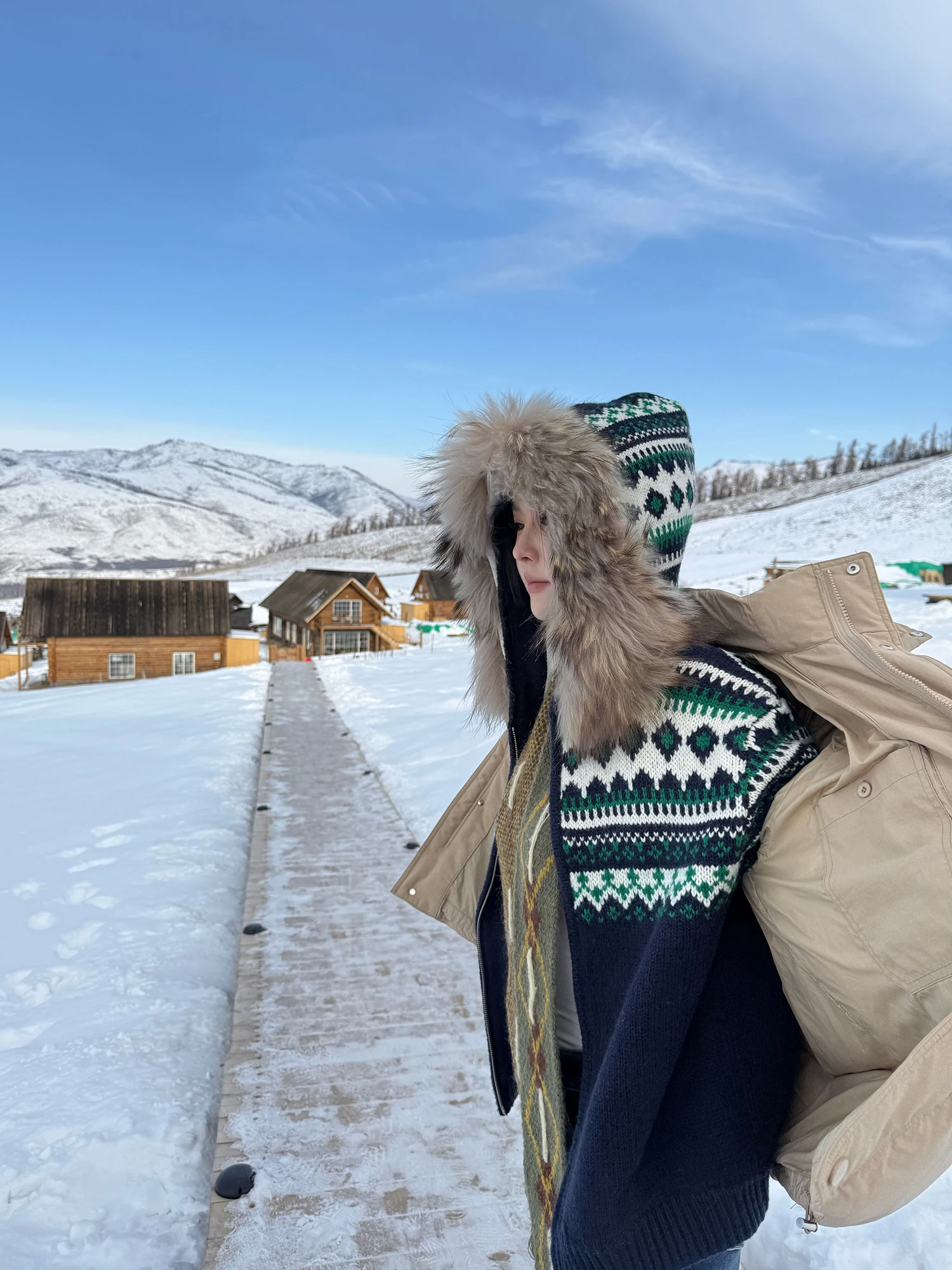 

Nordic Retro Knitted Sweater Coat with Fur Collar Fair Isle Embroidery Long Sve Zipper Closure Women's Winter Outerwear