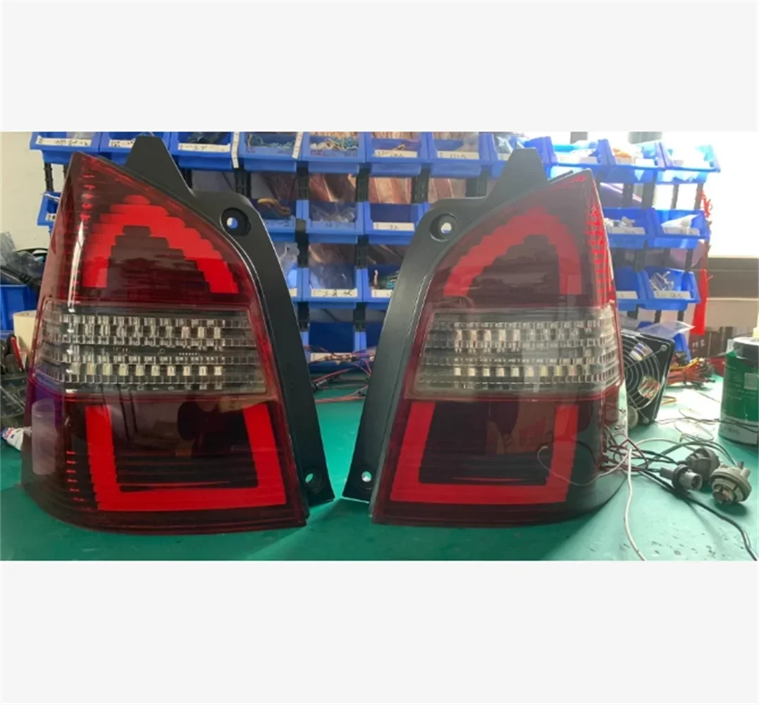 Car led modified Tail Light assembly for 05-12 Nissan Livina Brake Driving Reversing rear Lamp Turn Signal 2pcs