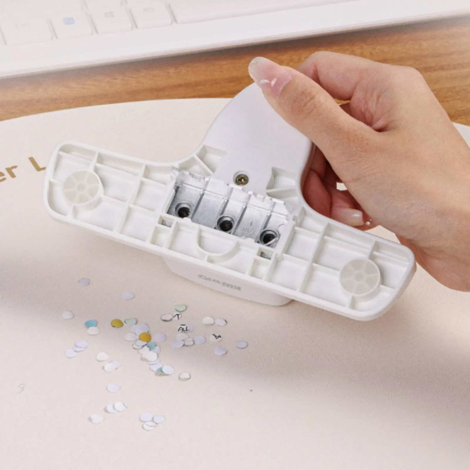 perfurador-de-papel-portatil-de-5mm-para-folhas-soltas-perfurador-de-papel-resistente-com-base-antiderrapante-para-estudantes