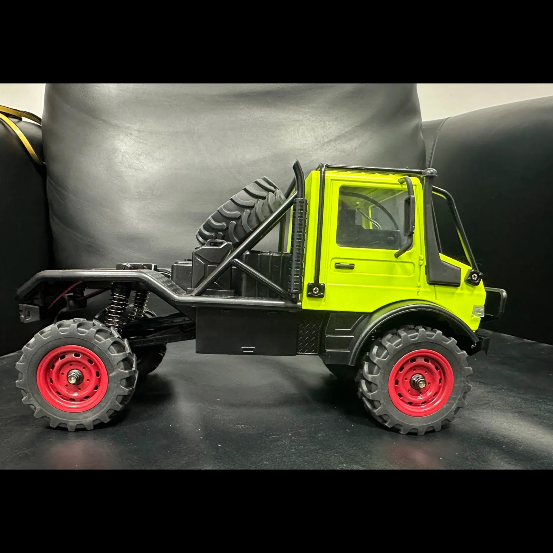 MN mn333 الدفع الرباعي النسبي الكامل للطرق الوعرة سبيكة الأمامية 1/18 Unimog u4000 لعبة هدية