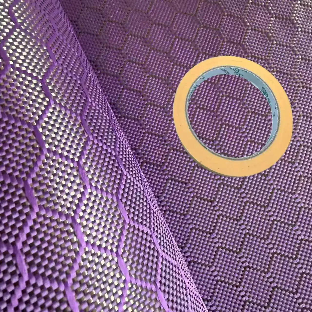 

Purple 3K 240gsm real carbon fiber and polyethylene mixed woven fabric, hexagonal honeycomb carbon fiber fabric football pattern