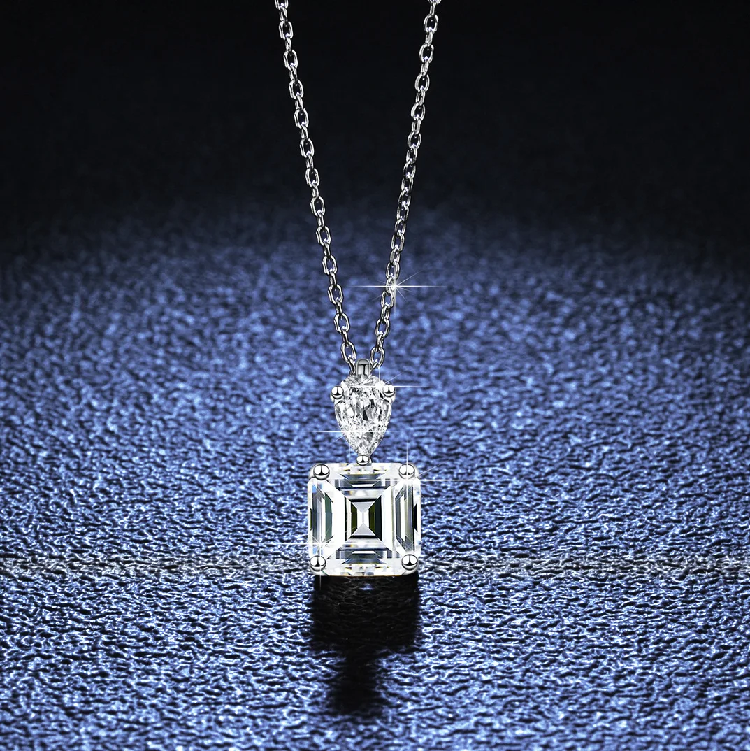 

18K Gold Pendant 1-carat Moissanite Necklace for Women, Fashionable and Luxurious Emerald Cut Square Bag Platinum PT950 Pendant