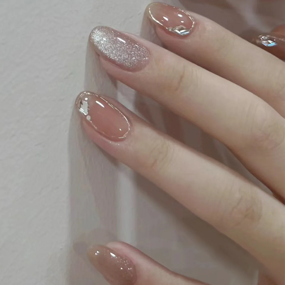 Nieuwe Eenvoudige Ruit Strass Decor Kunstnagels, Cat Eye Nude Kleur Korte Ronde Kunstnagels Pers Op Nagels Benodigdheden