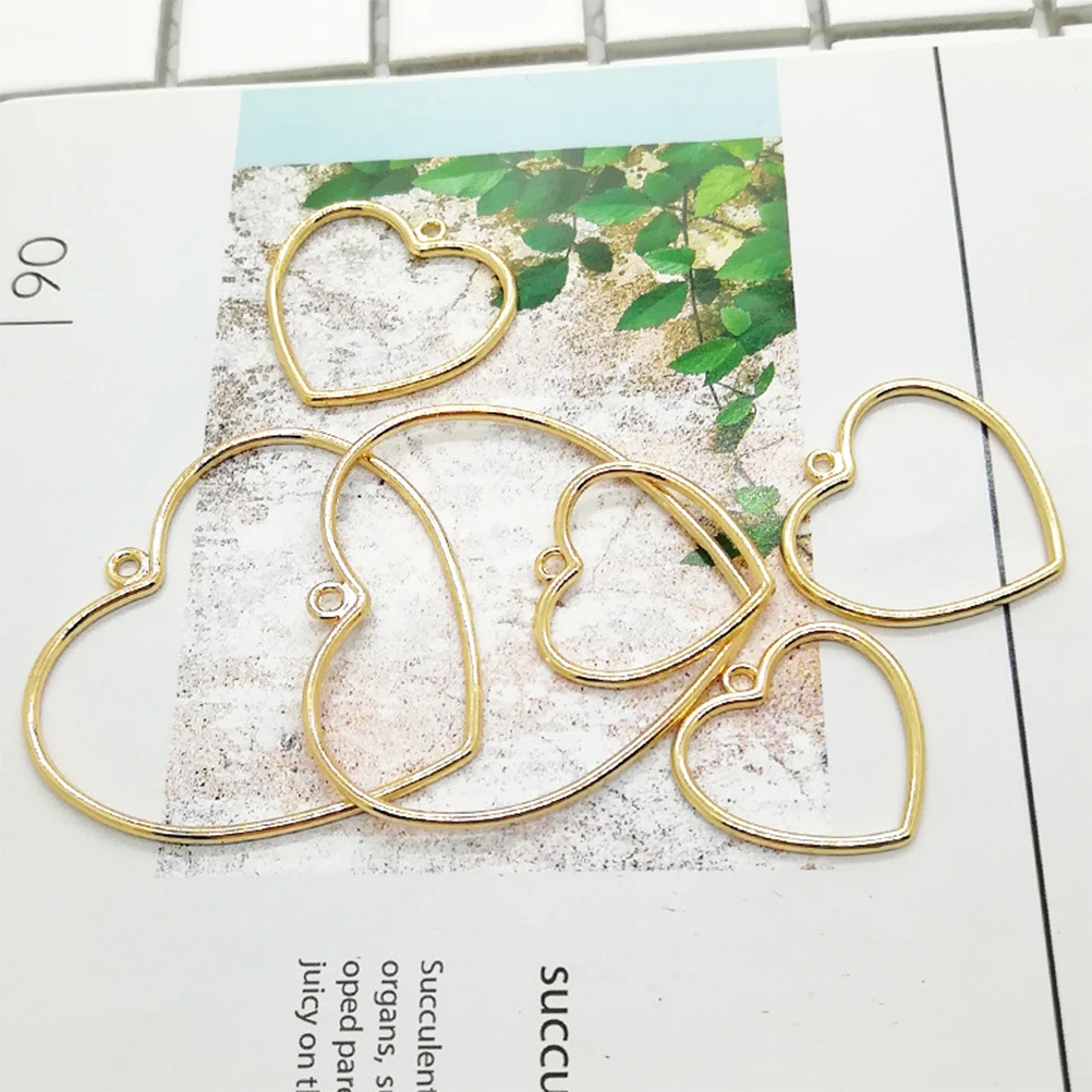 

10Pcs Loving Heart Pendant Jewelry Accessories for Women Golden 28.5mmx30mm Alloy Lightweight Not Fade Elegant Decorative