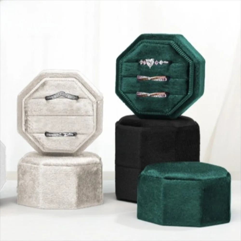 

Elegant Three Slot Rings Holder Dustproof Valentine Engagement Rings Storage Box Soft Octagonal Flannel Jewelry Case for Lover
