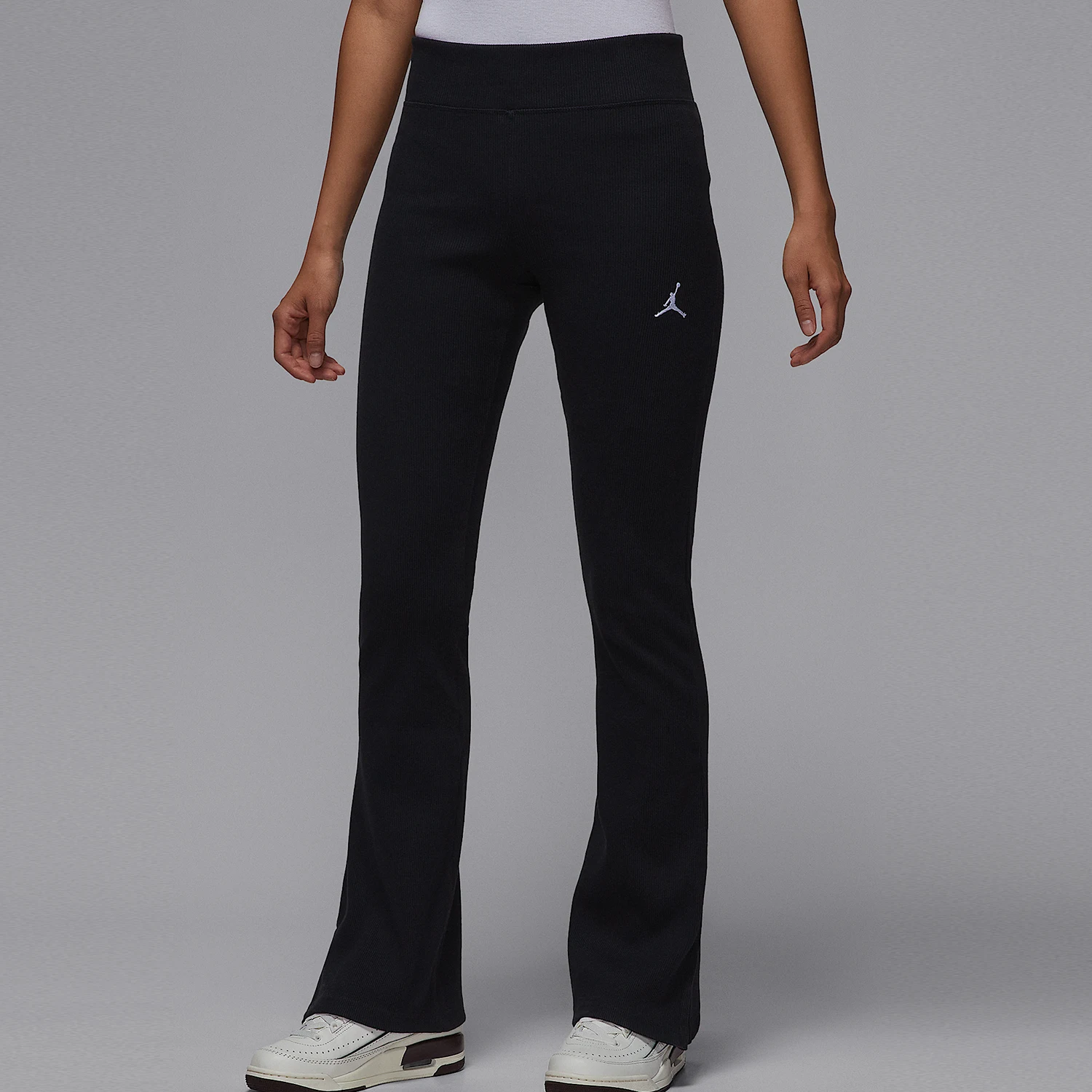 

Натуральные летние женские мягкие расклешенные леггинсы средней посадки Nike IF4823-010