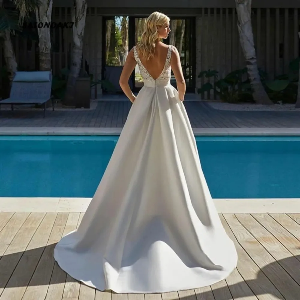 Customized Elegant Beach Bridal Gown 2026 Sleeveless Backless Thick Satin Pleated Lace Applique V-neck Simple Wedding Dresses