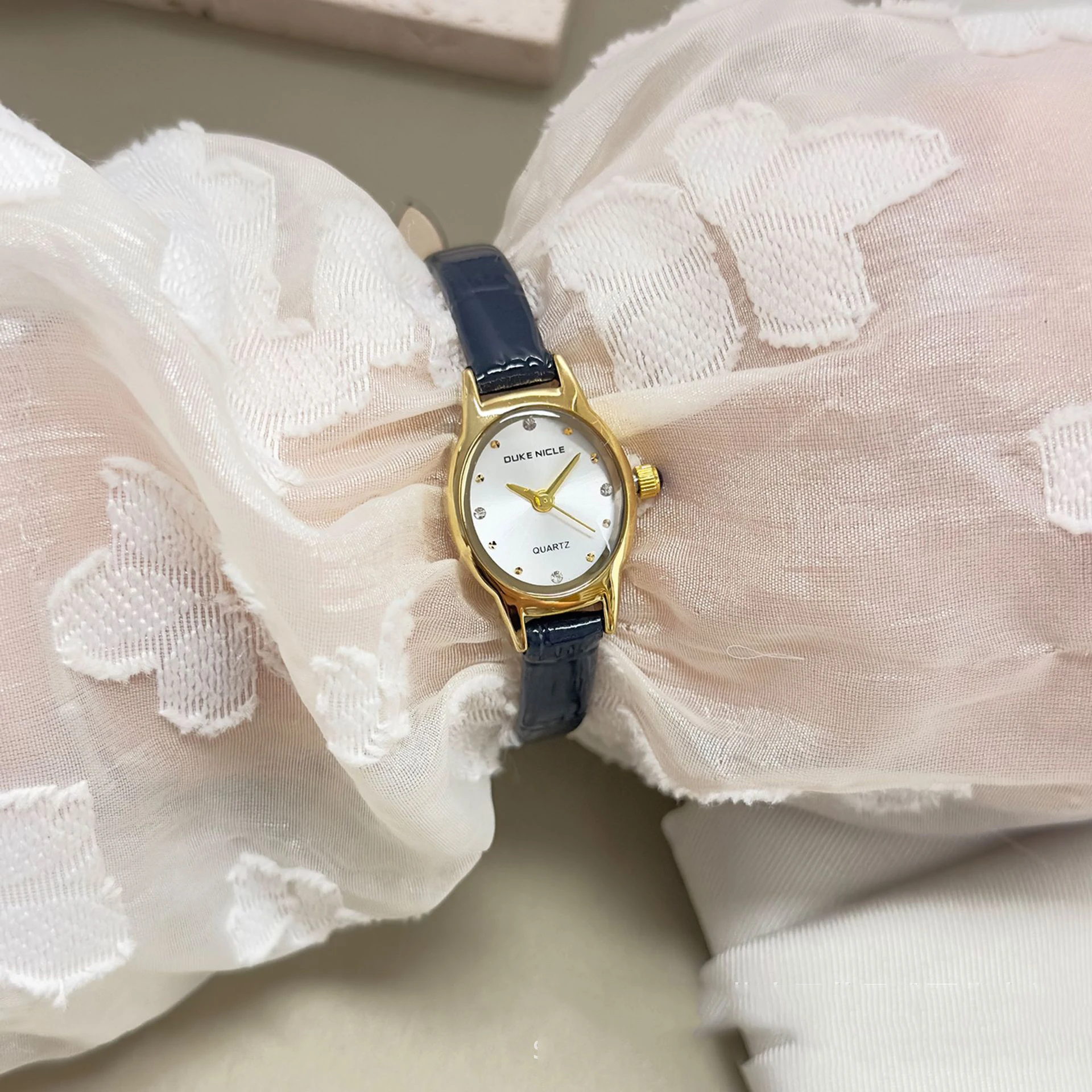 جديد خمر البيضاوي الصغيرة الهاتفي النساء الساعات عادية حلقة من جلد ساعة كوارتز فستان السيدات ساعة اليد ساعة حائط هدية Relojes Para Mujer