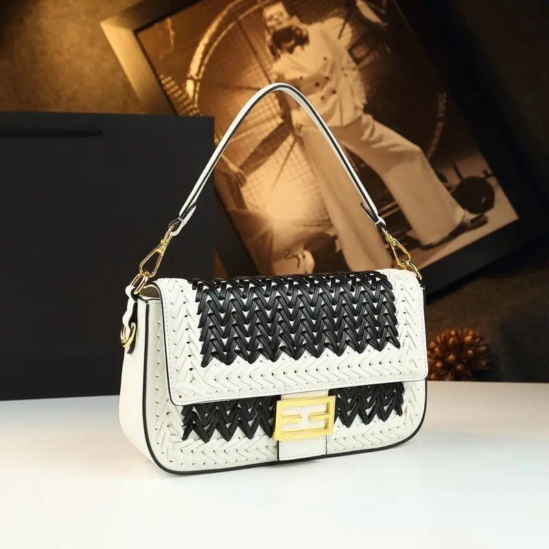 

Elegant Leather Classic Designer Paris Fashion Large Capacity Shoulder Bag For Women Luxury Diaper Bags For Commuter