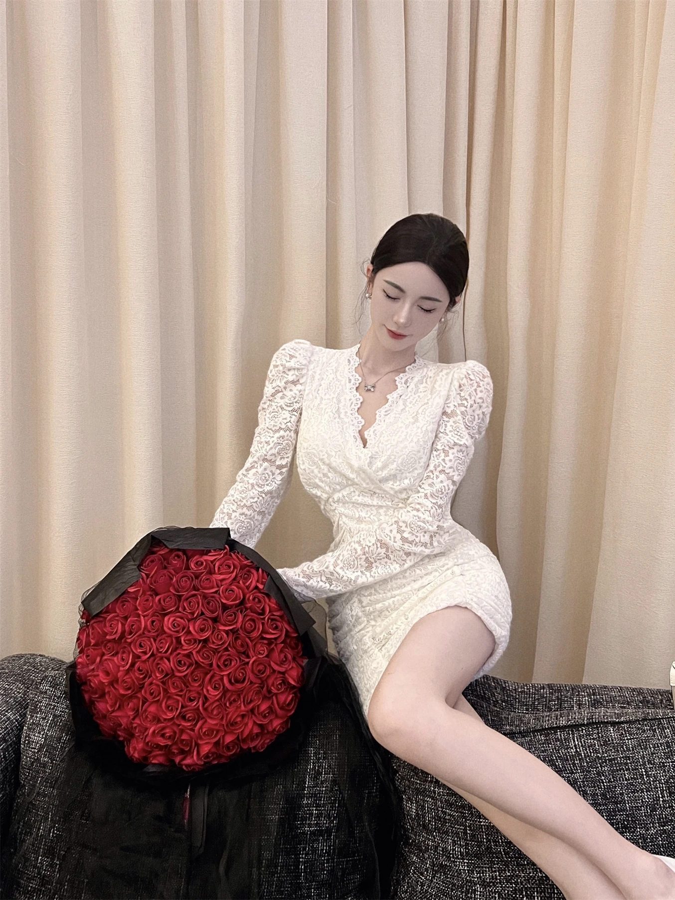 กระโปรงทรงบอดี้คอนเอวสูงแบบเกาหลี ผ้าลูกไม้ไขว้ คอวี แขนพอง จีบระบาย ช่วยพรางหุ่น รุ่น Dr ort Skirt