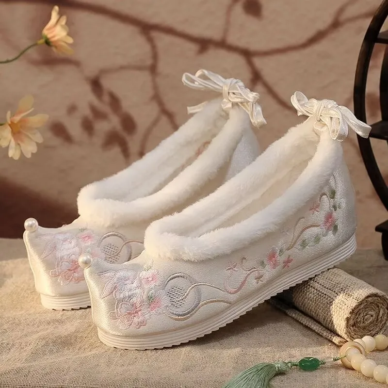 

Winter Hanfu Shoes Women Chinese Ancient Embroidery Shoes Warm Black Red White Vintgae Embroidery Hanfu Shoes Plus Size 40#