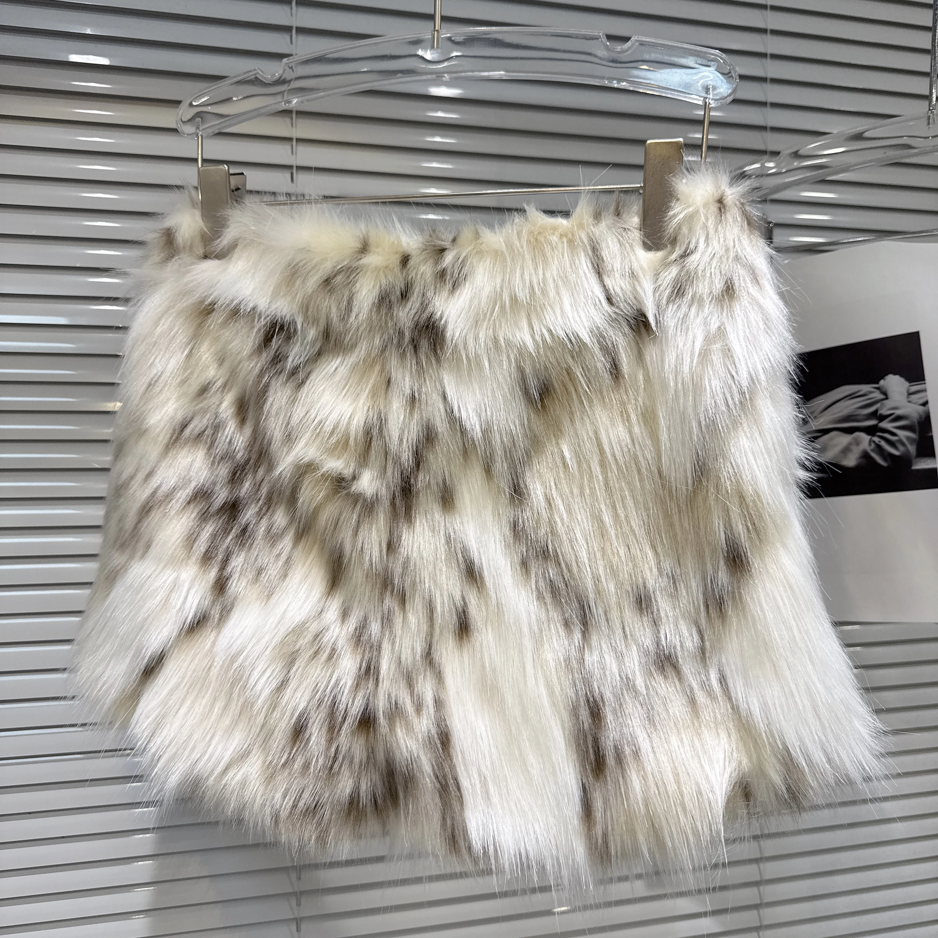 2025 شتاء جديد عصري فتاة ساخنة الدانتيل متابعة ليوبارد طباعة صديقة للبيئة فو الفراء تنورة قصيرة للنساء الفراء التنانير #4