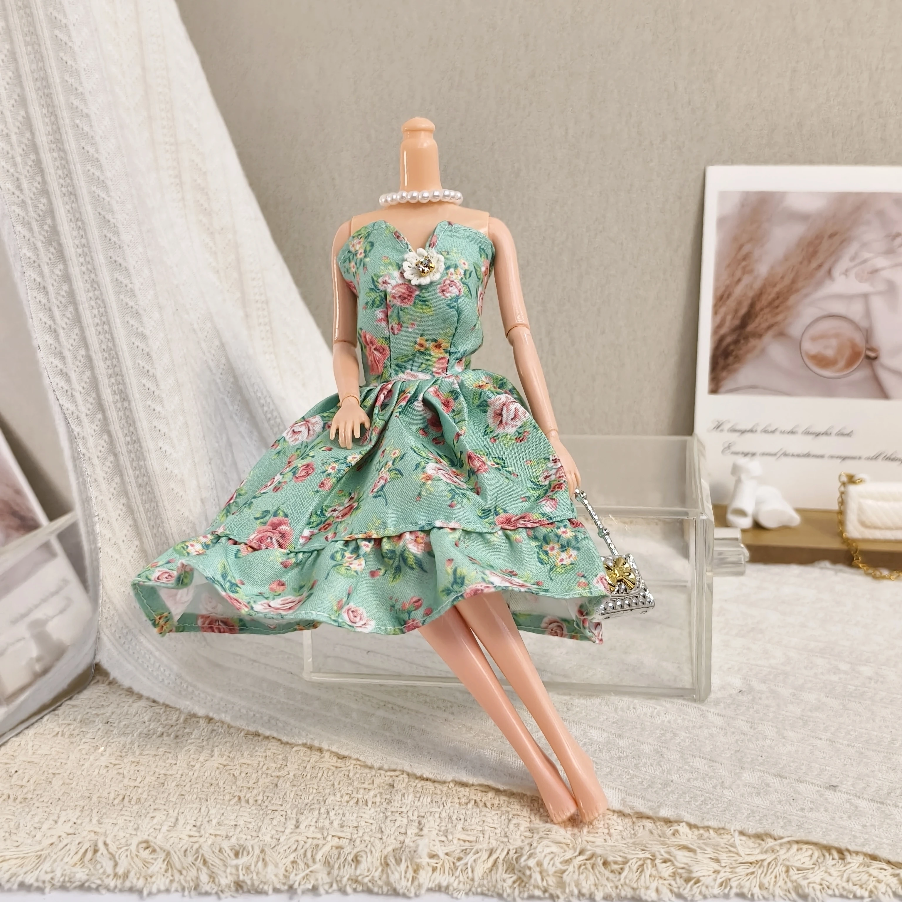 A Floral-Print Mid-Length Skirt Set, A Princess Puff Skirt, and a Strapless Dress Suitable for 30cm/11.5inch Female Dolls view 2