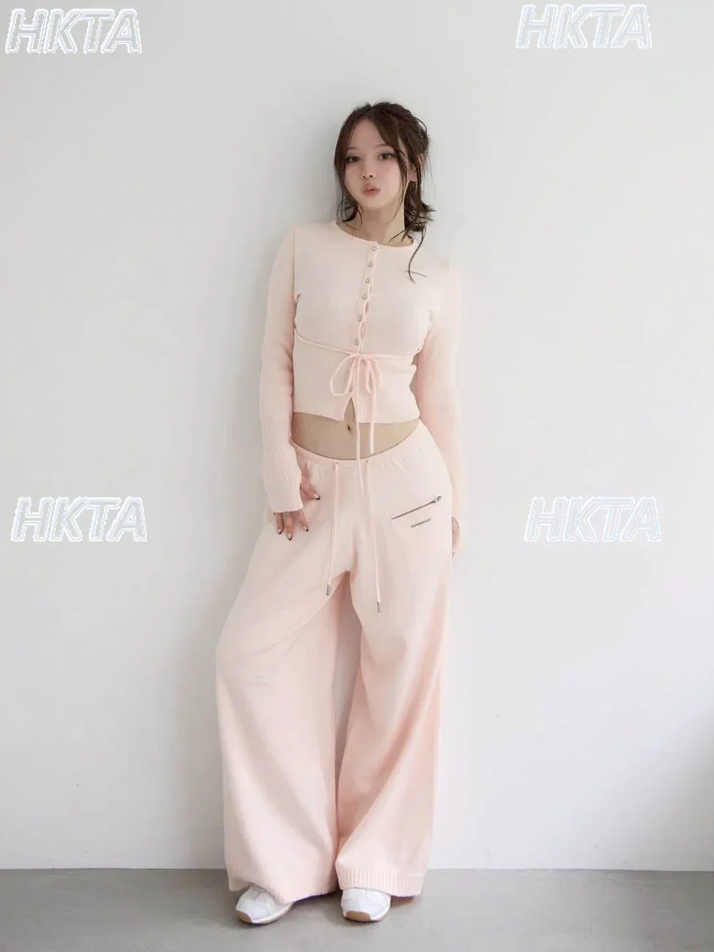 

Японский милый крутой осенний новый круглый вырез с длинными рукавами, тонкий вязаный короткий кардиган на шнуровке, пальто, женские широкие брюки, розовый комплект