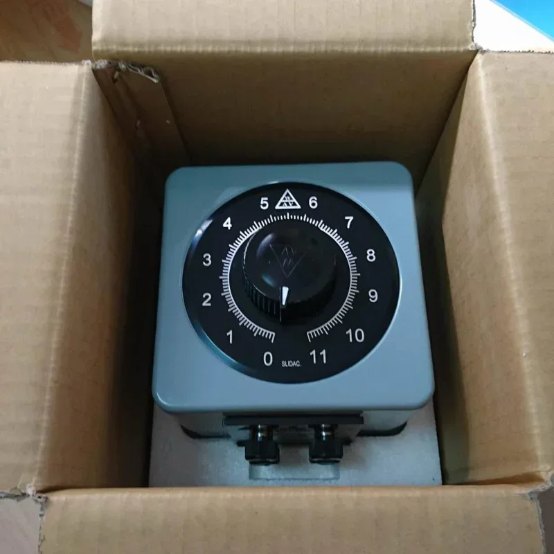 

Single Phase 380 V Toroidal Variac Voltage Regulator 3 A , 0~380 V 0 1.14 KVA (1140 VA) variable transformer Hot sales