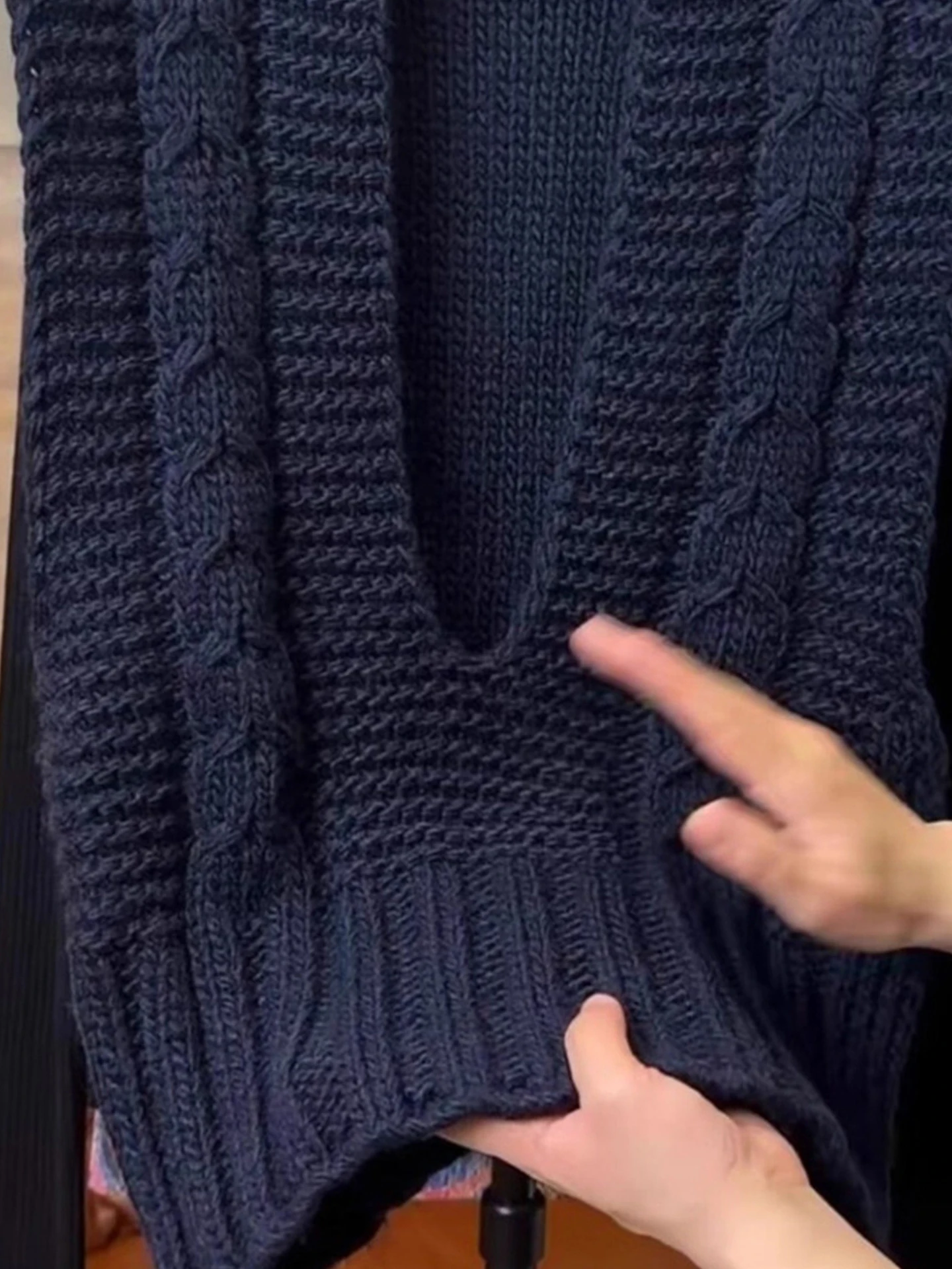 독특하고 편안한 고급 여성 니트 스웨터 베스트 패셔너블 레이어링 탑 슬림핏 V넥 단색 출퇴근룩