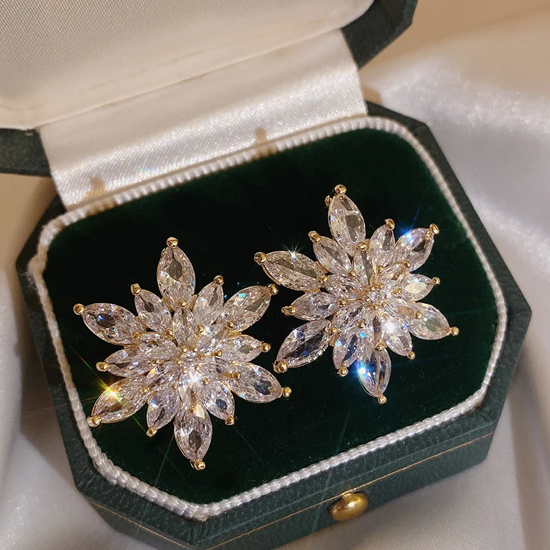 Korea New Design Fashion Jewelry Luxury Zircon Flower Earrings Elegant Women Shiny Wedding Party Earrings