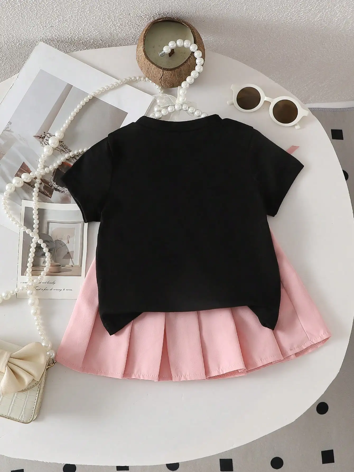 Two-piece baby girl 3D bow casual T-shirt and pleated skirt set for outdoor adventures, sweet and cool style, adorable and stree