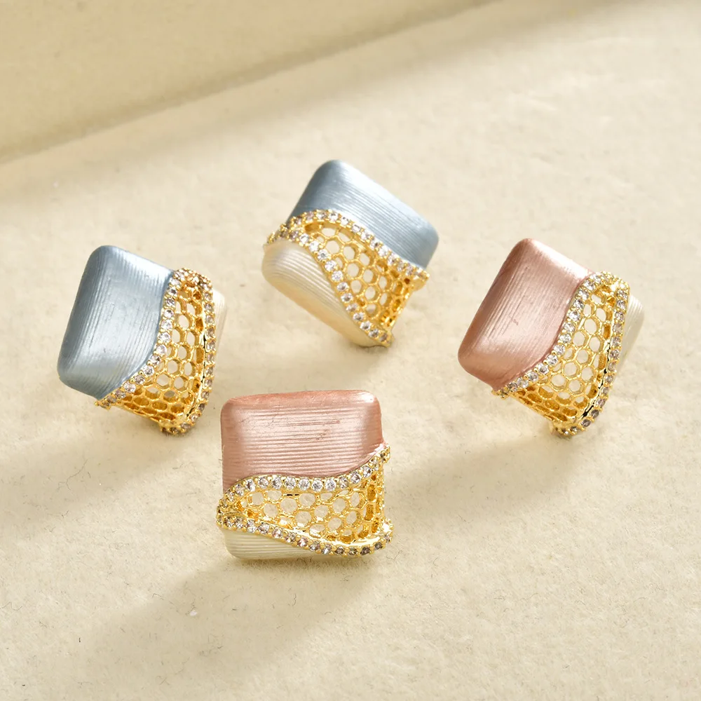 

Asymmetric Square Earring Fashionable Commuting Temperament Earrings for Women Light Luxury High-end Gold Plating Jewelry