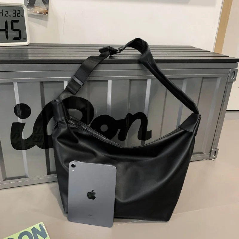 

Casual And Simple Women Shoulder Bag In Soft Faux Leather With Front Pocket For Easy Access To Phone And Essentials