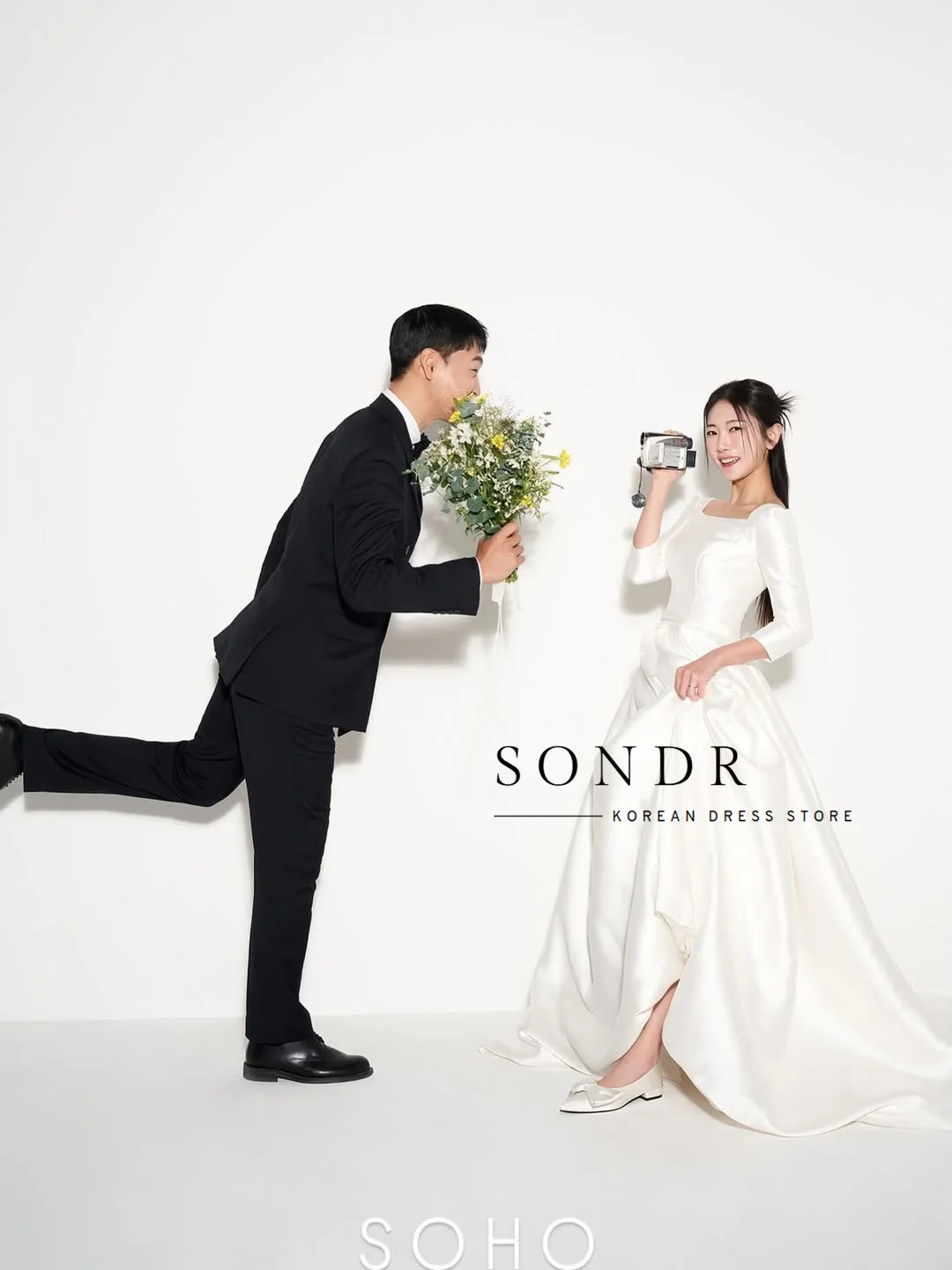 ชุดแต่งงานผ้าซาตินคอเหลี่ยมแบบสั่งตัดของ Sondr สำหรับถ่ายภาพสไตล์เกาหลี ชุดราตรีงานเลี้ยงยาวลากพื้น ชุดเจ้าสาว