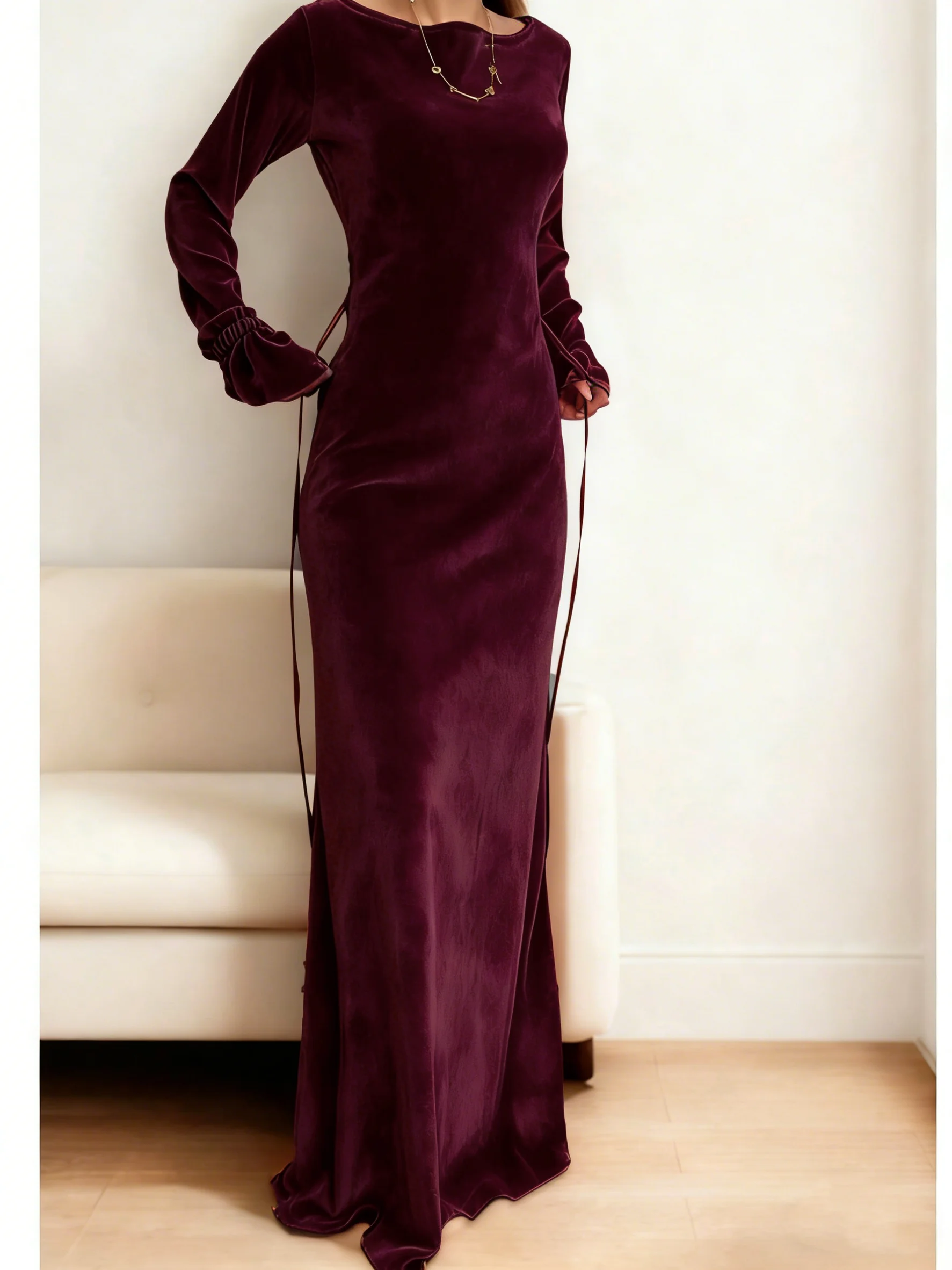 Elegante Vestido Maxi Ajustado de Terciopelo con Mangas Largas y Cordones Laterales – Elegante Vestido de Noche Marrón, Vestido de Terciopelo de Moda, Elegante
