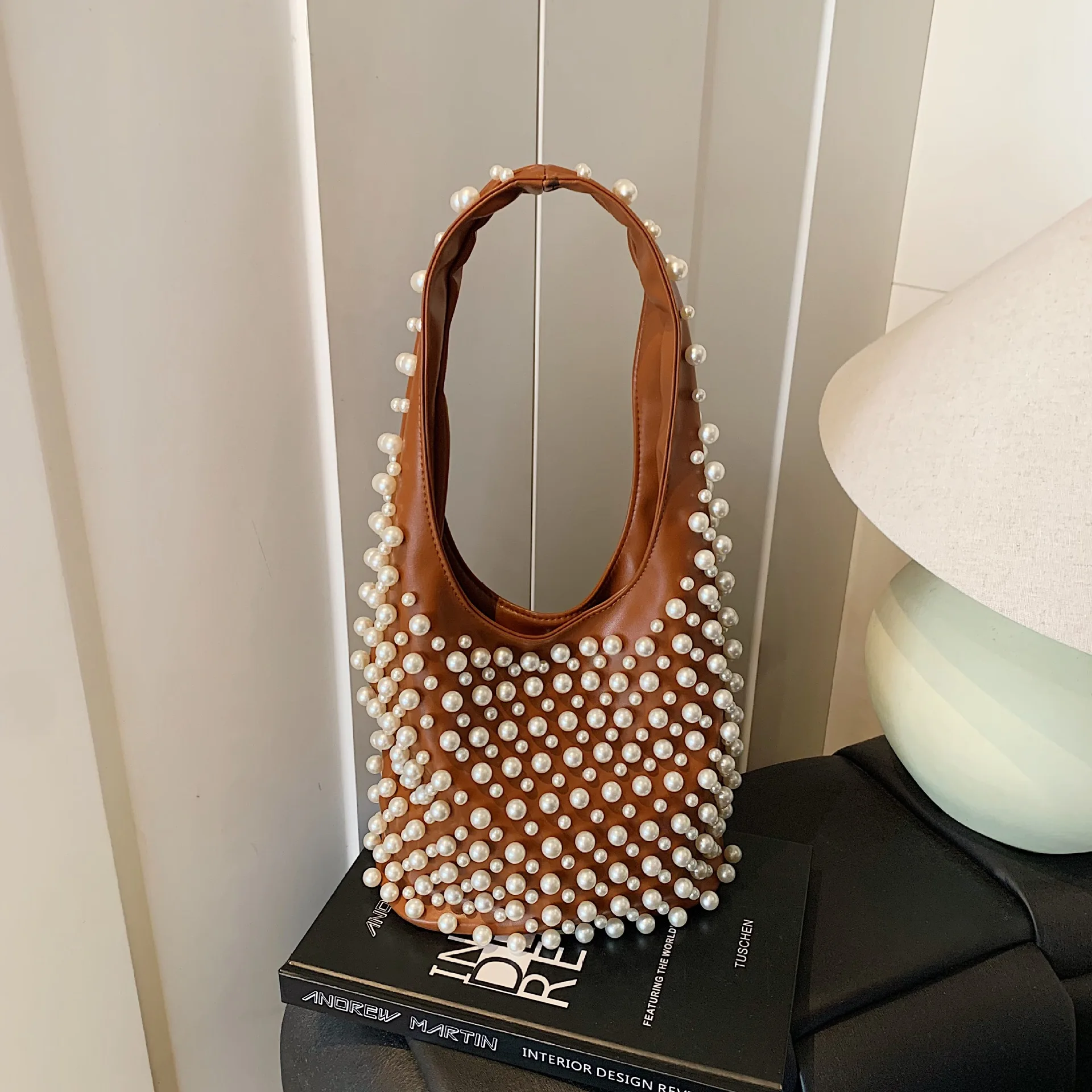 المألوف اللؤلؤ ديكور حقائب كتف واحدة 2025 المرأة الجديدة شخصية الملمس بولي Leather الجلود دلو حقيبة سيدة حقائب اليد الفريدة #2