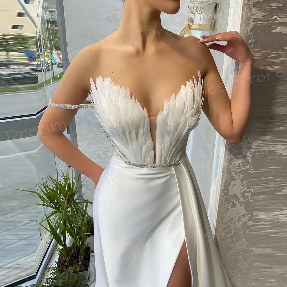 Simple White Women's Mermaid Generous Evening Dresses Charming New Feather Prom Gowns Side Split Ruched Robe De Soiree Femmes