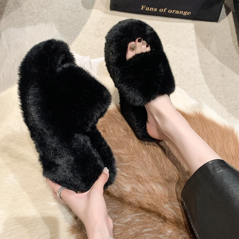 Women‘s Slippers Solid Color Shoes Outside Casual Flops Ladies Fur Slides Females High-Heels Winter Wedge Modern Slippers Women