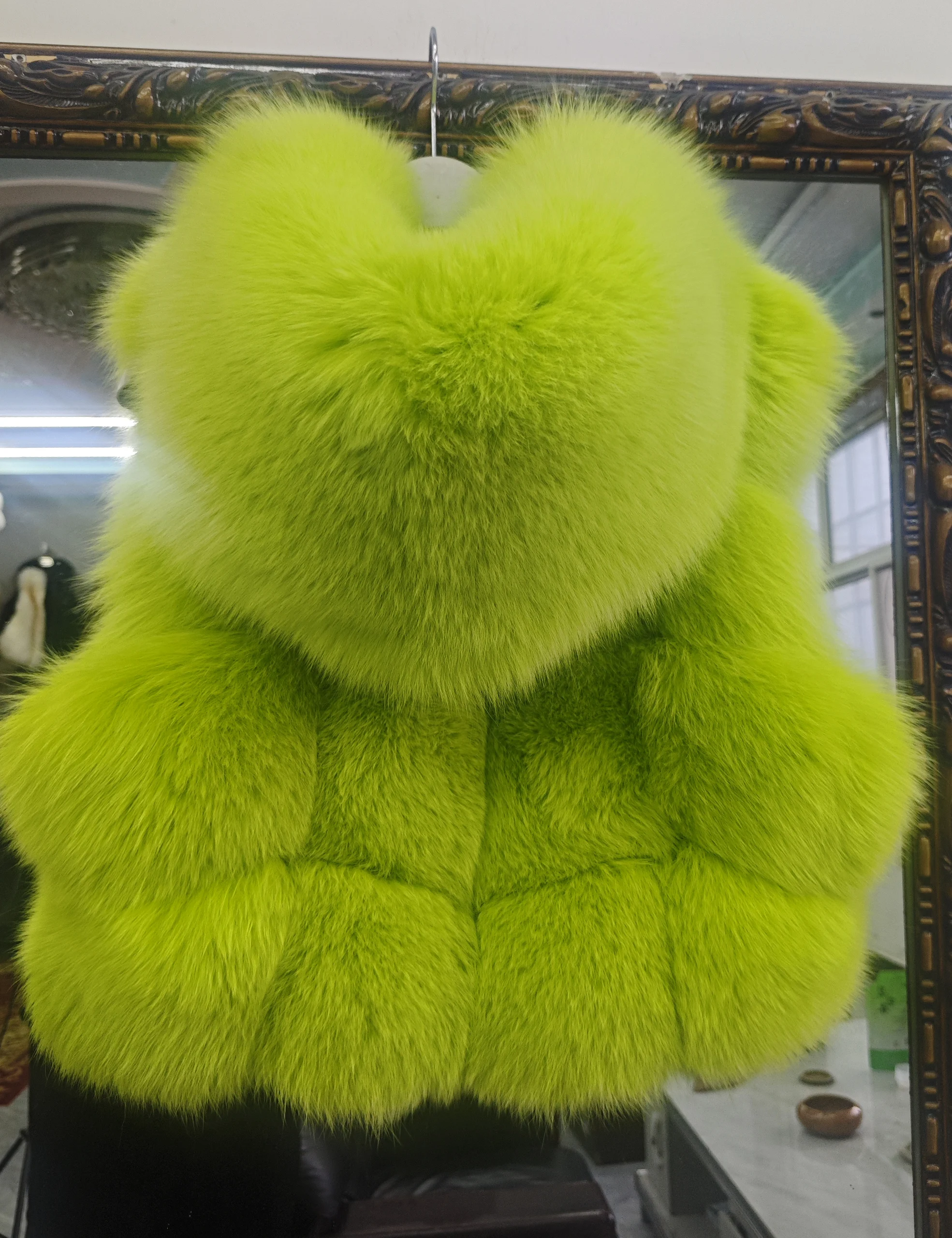 Рисунок 2 - Жилет из натурального лисьего меха