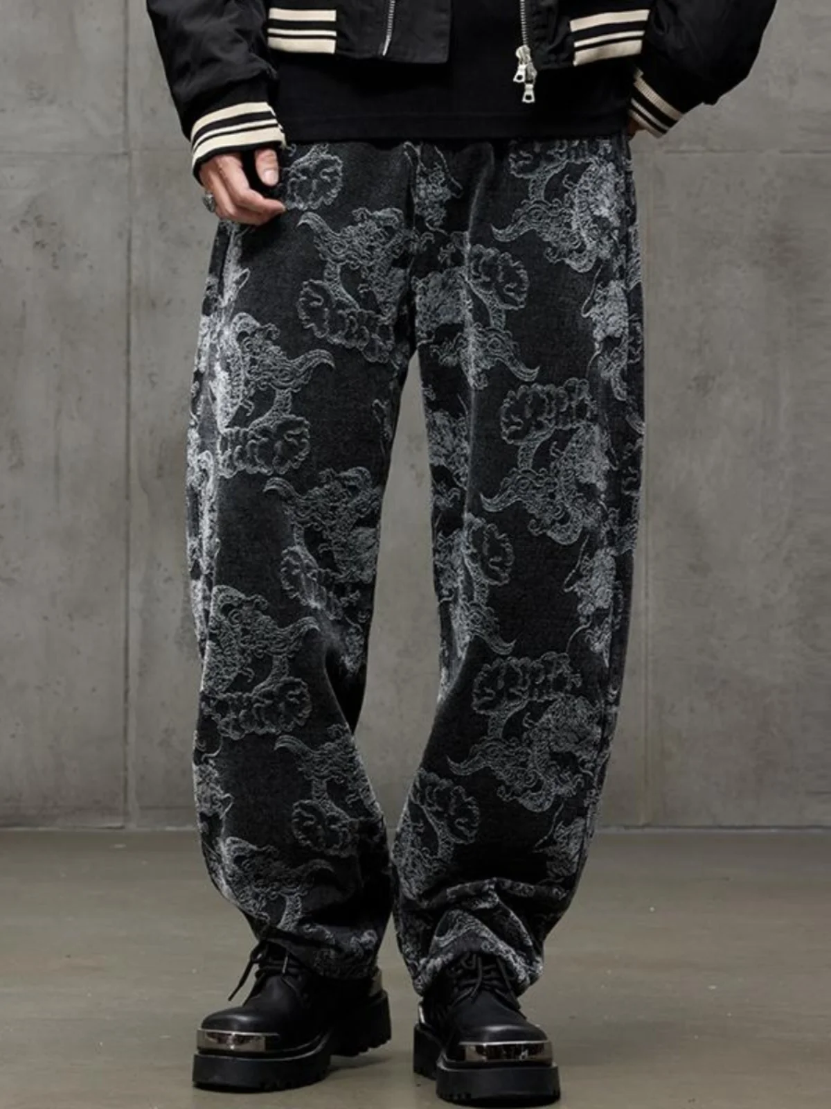 

Loose Straight Leg Men's Jeans Embroidered Dragon Pattern High Street Casual Long Trousers Autumn Winter Faion Trend