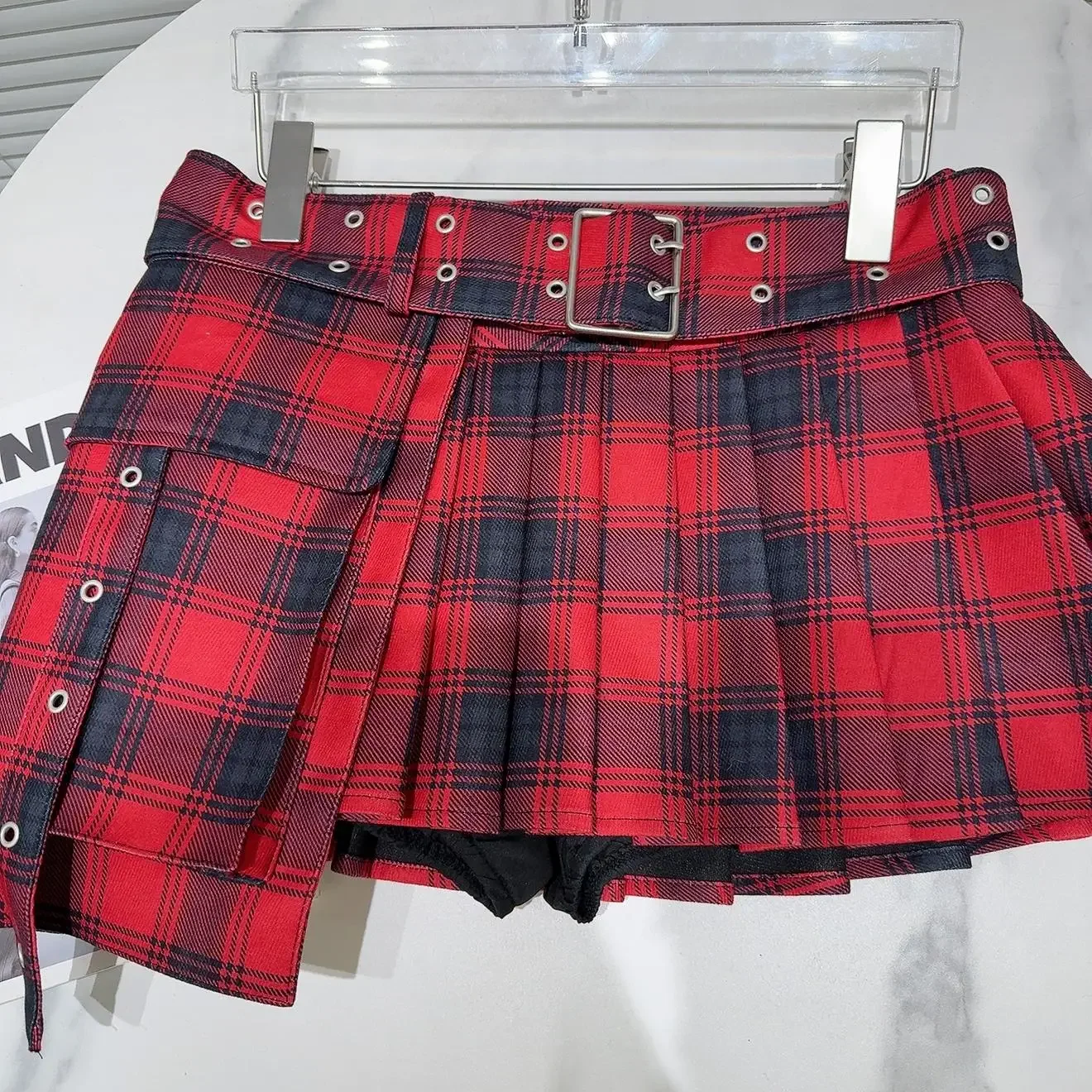 2025 Spring New Street Cool Red Plaid Beveled Pocket with Belt Pleated Skirt Short Skirt for Women Ladies