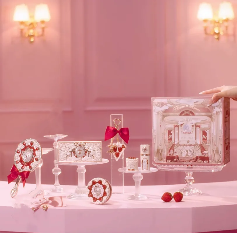 

Flower Know Strawberry Cupid Makeup Gift Set Lip Mud Blush Liquid Eyeshadow Comprehensive Plate Powder