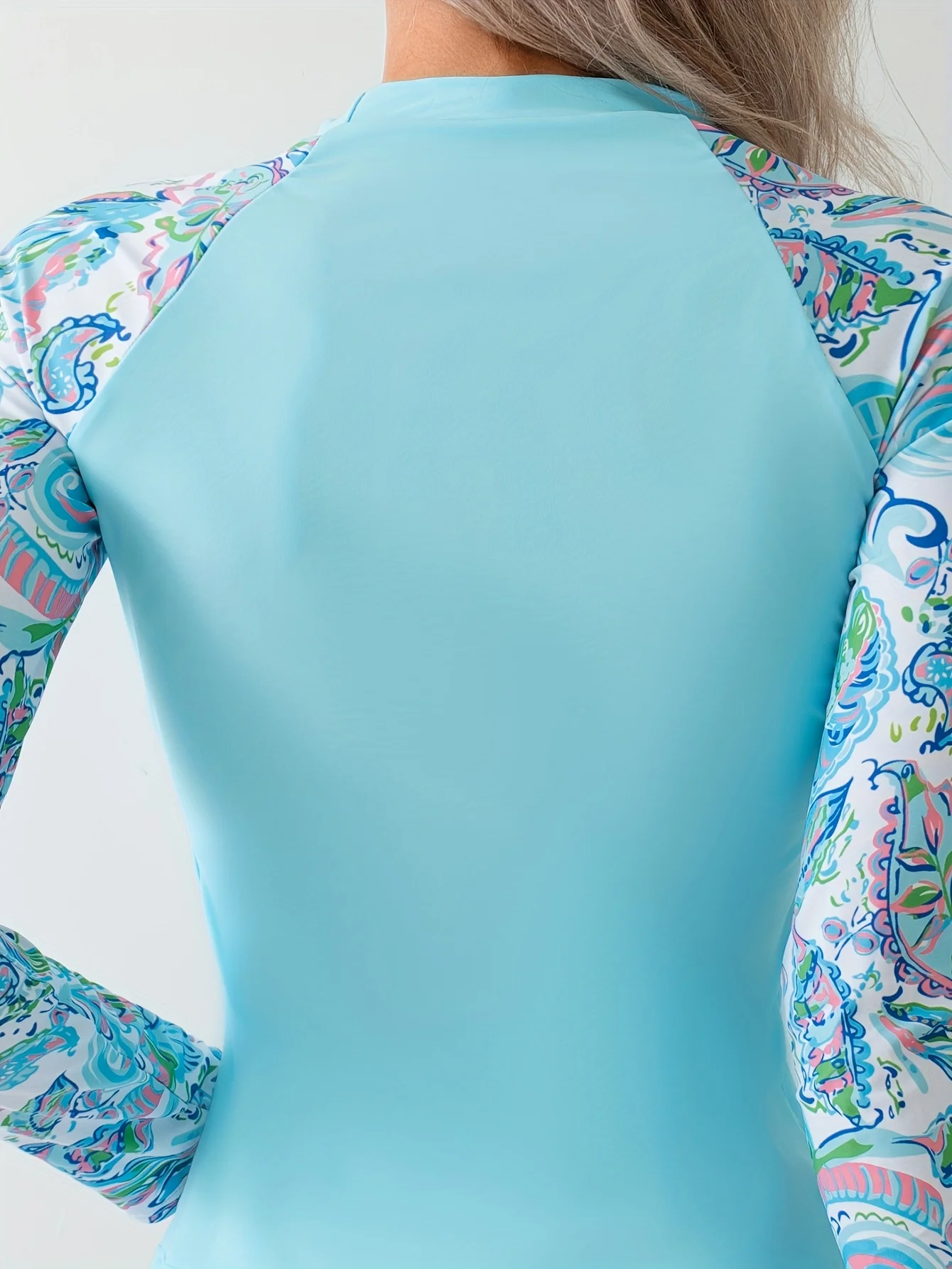 レディース長袖タンキニセット ショートパンツ付き ツーピース衣装