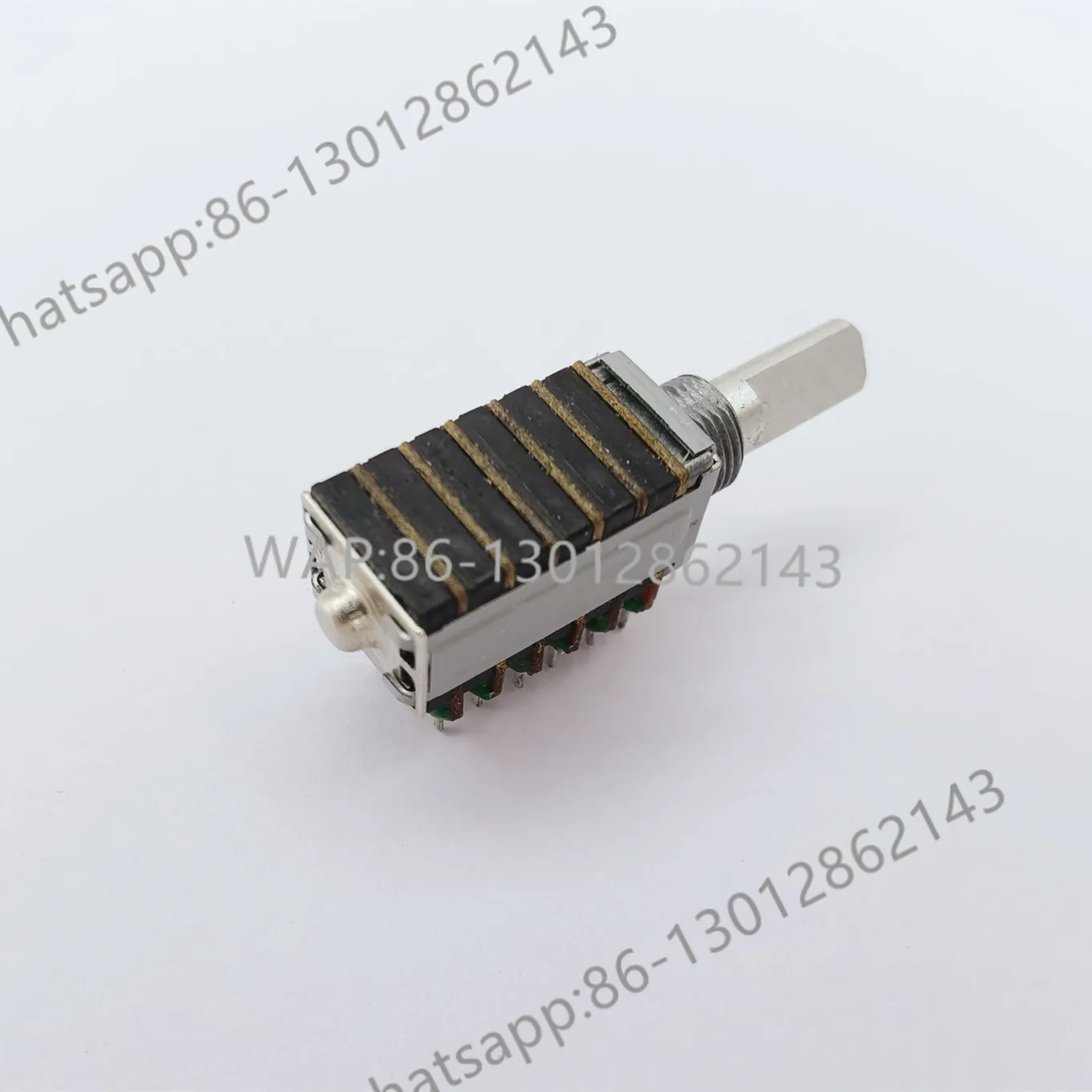 

R1260JOCHAA103FG0009 12 Type six road potentiometer A10K handle length 20MMF (SWITCH)