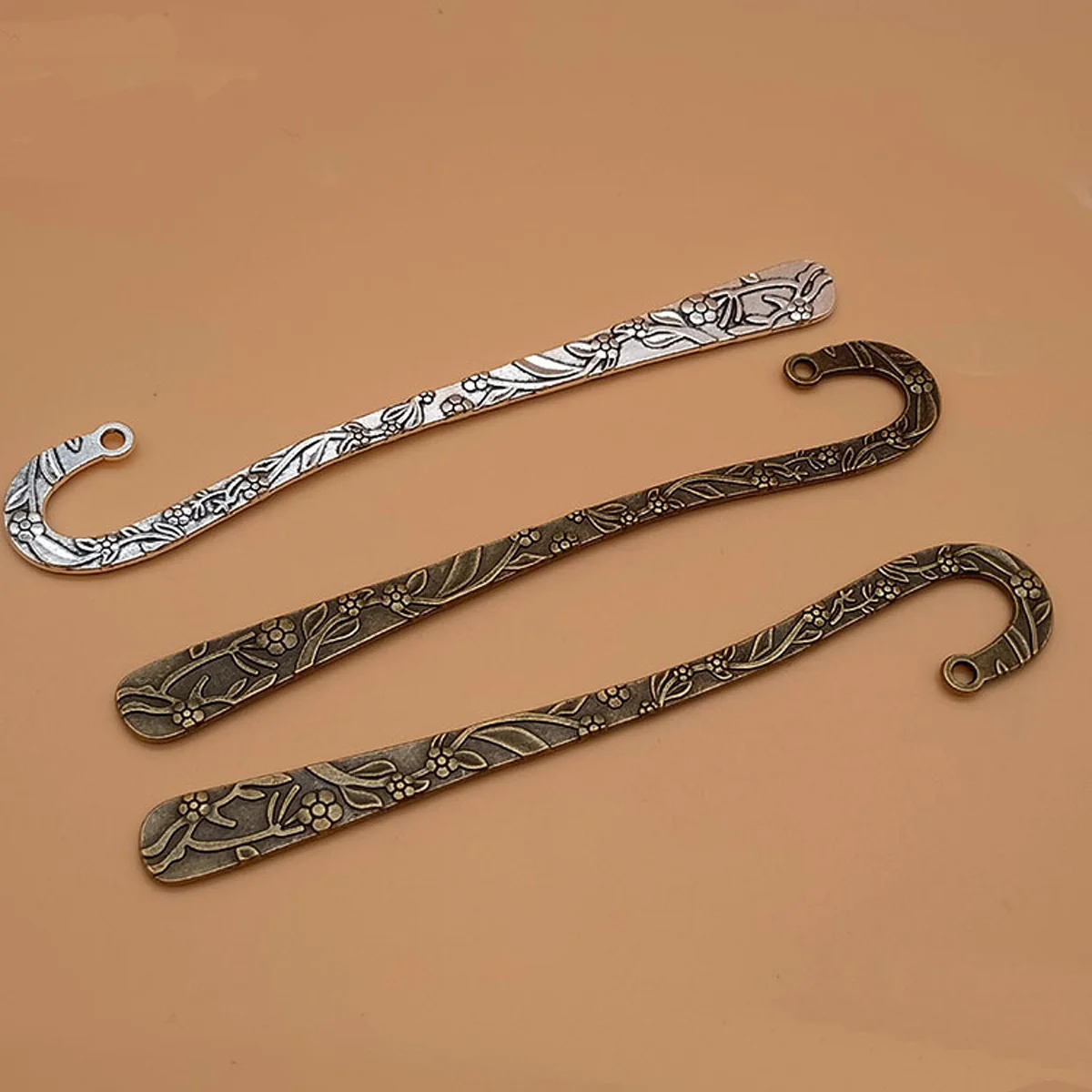 

Bronze Silver Tone Plum Blossom Flower Plants Carved Metal Bookmarks For Book Reading Jewelry DIY Accessories 119mm