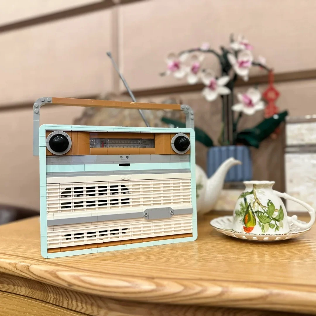 

Набор для сборки ретро-радио из строительных блоков: транзисторное радио 1970-х годов, конструктор для взрослых, подарок на день рождения