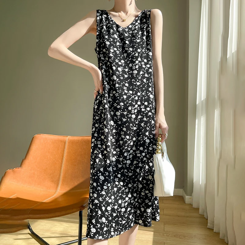 فستان صيفي جديد من الحرير الفرنسي للنساء، تنورة متوسطة الطول من الساتان خلات ورقبة على شكل حرف V خفيفة الوزن على شكل زهور على شكل حرف a