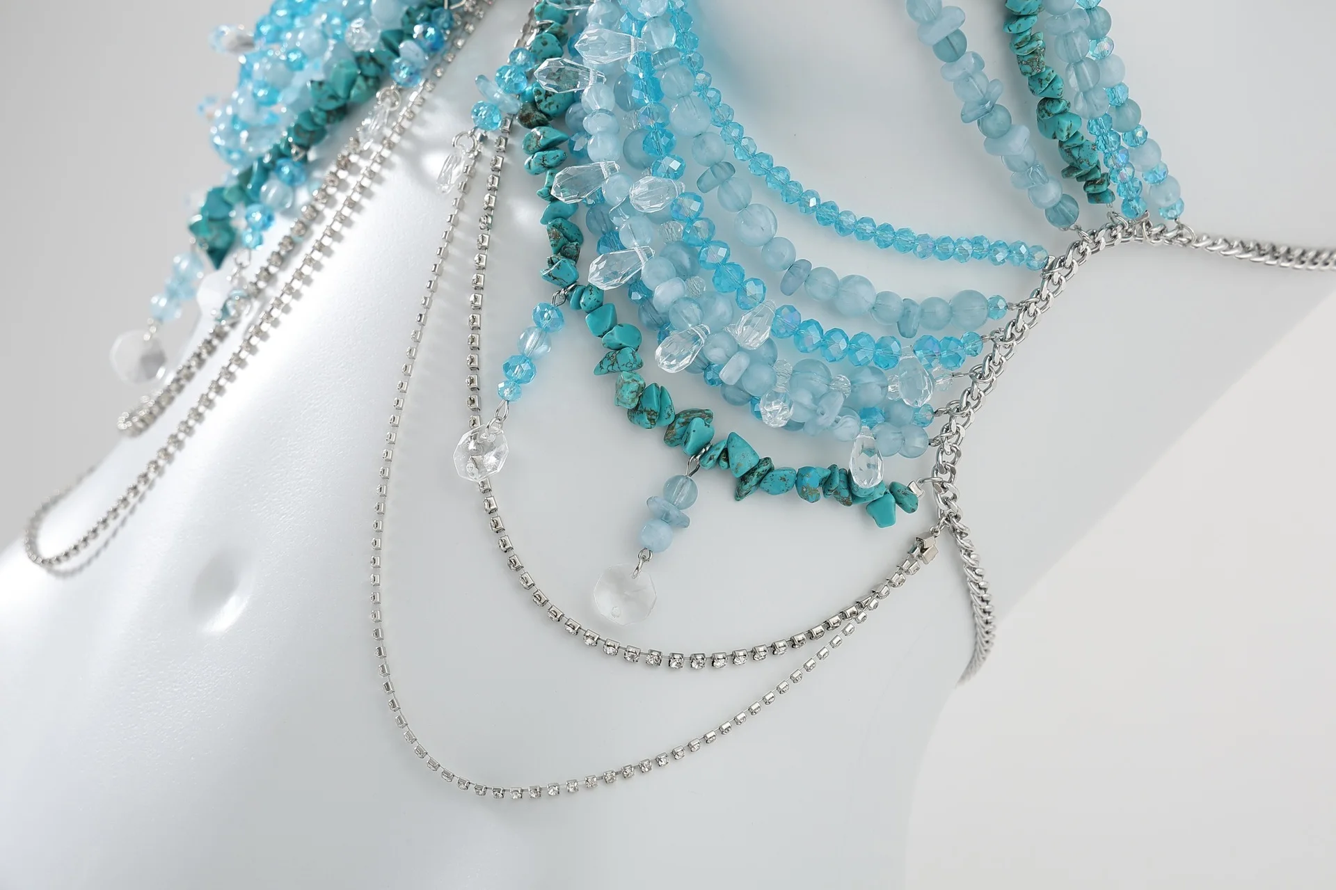 Koralikowa biżuteria dla seksownych kobiet, łańcuszek na ciało, ozdoby na biust, zawieszka na szyję, zewnętrzne paski, odzież damska odpowiednia na różne okazje