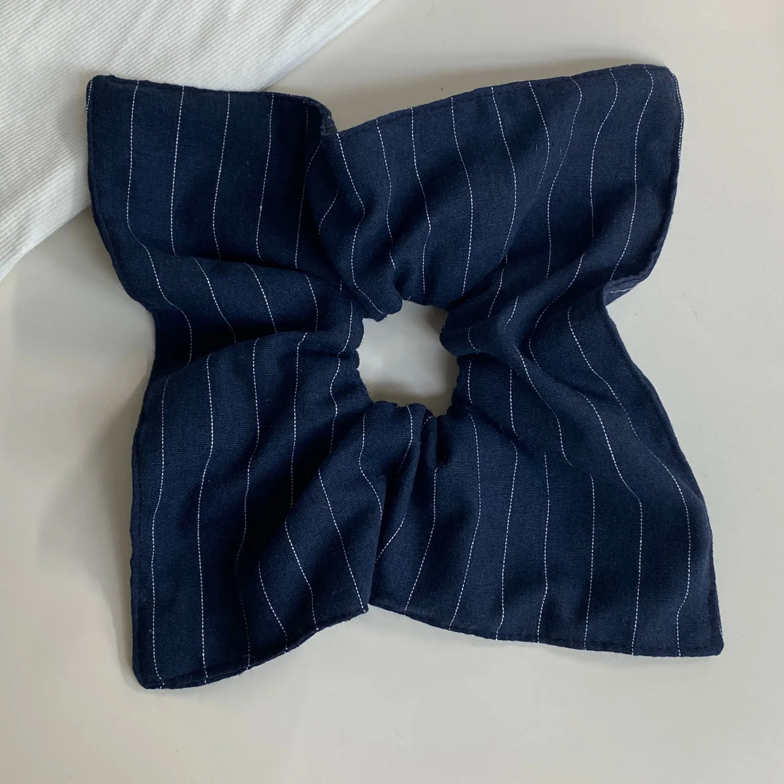 

1pc Fashionable High-Grade Pure Cotton Navy Blue Striped Square Scarf Hair Tie, Stylish Retro Commuting Versatile Hair Band for