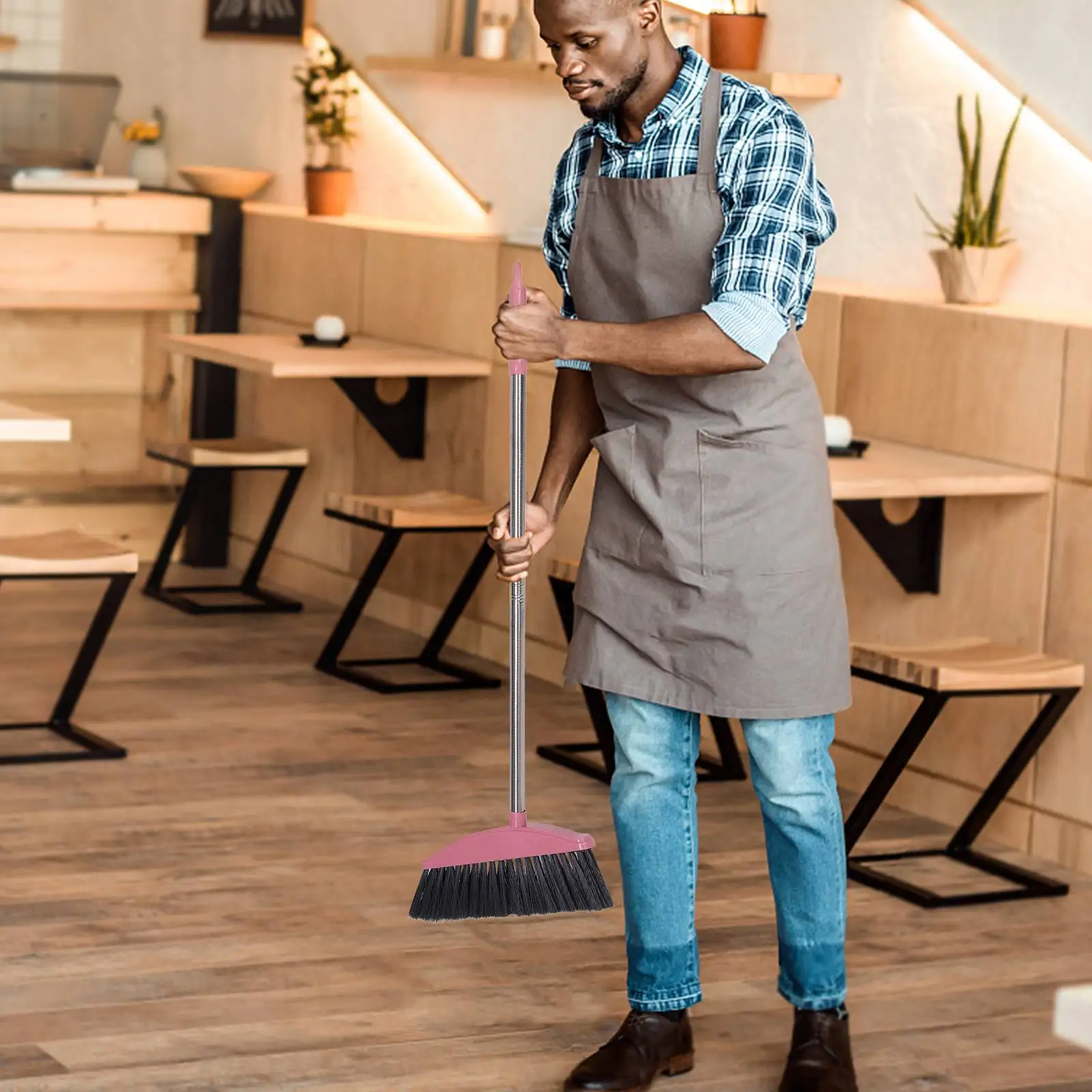 مكنسة من الفولاذ المقاوم للصدأ الوردي لتنظيف المنزل بمقبض طويل فرشاة غرفة الأرضية اللوازم المنزلية في الهواء الطلق ساحة درب المرآب