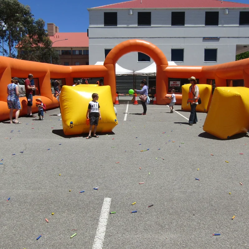 صابون كرة القدم التجاري القابل للنفخ في الهواء الطلق، ملعب كرة القدم مع منطقة القفز للأطفال والكبار، ملعب قلعة الصابون