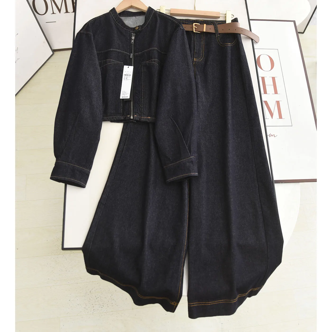 

Xiao Ai's Casual Denim Jaet And High Waist Wide Leg Jeans Set Stand Collar High Waist Zipper Decorated Two Piece Women's Fa...