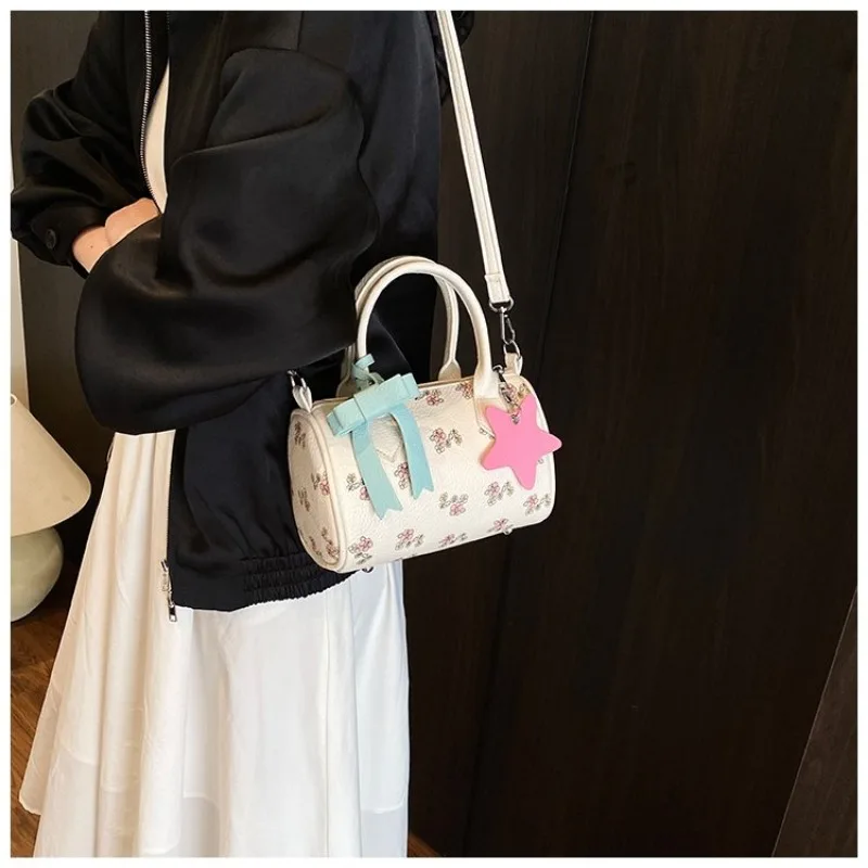 Unique Underarm Handbag Rivet Detail Minimalist Design One Shoulder Bag Ladies Daily Use Fashionable