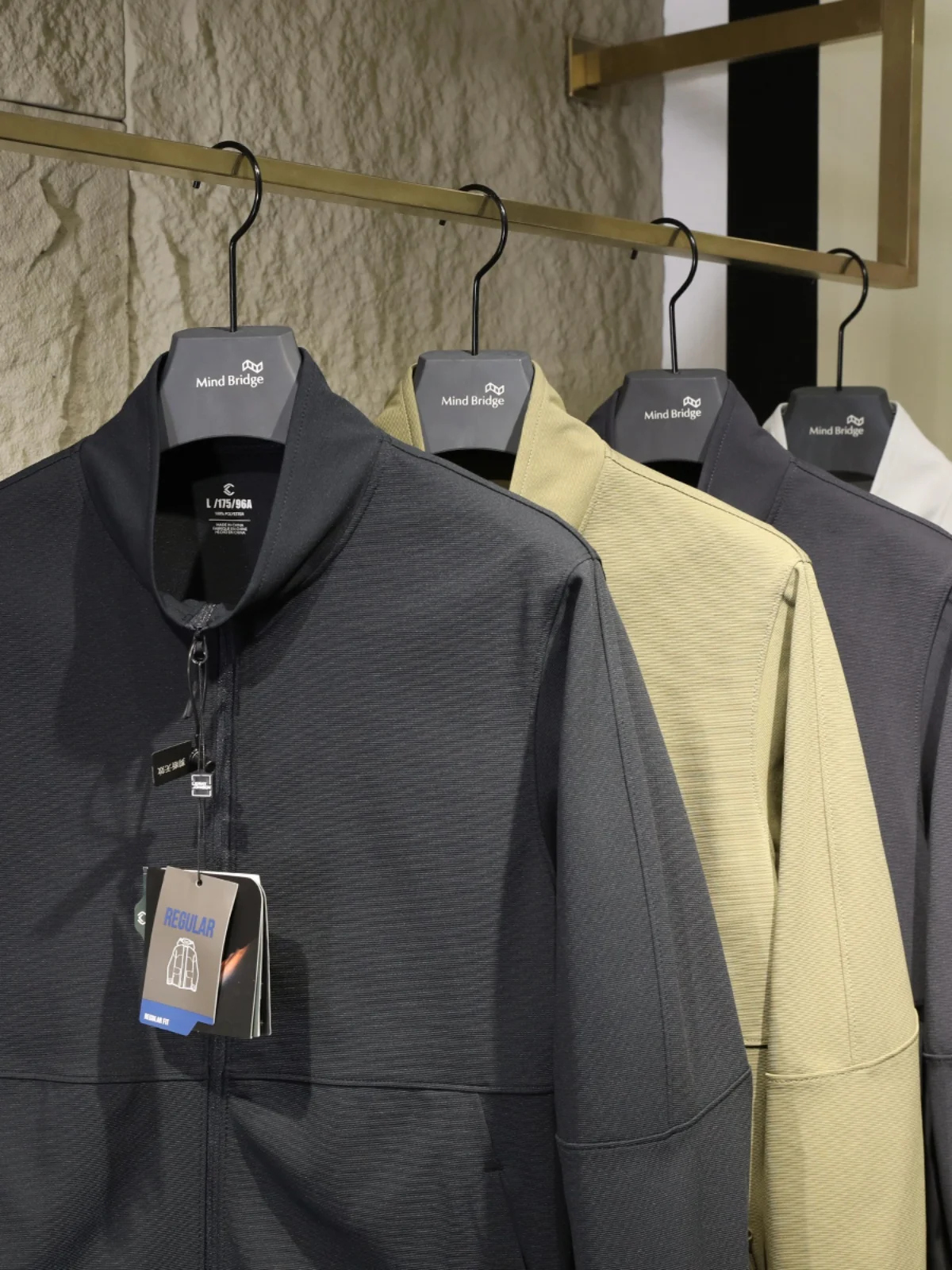 سترة محبوكة جديدة للربيع والخريف في الهواء الطلق سترة غير رسمية قابلة للتمدد وياقة واقفة