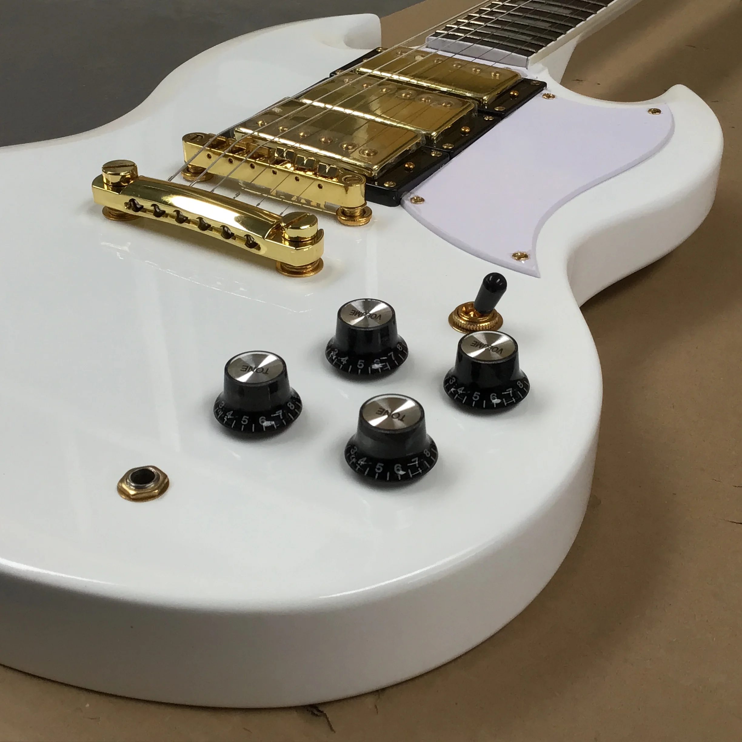 New arrival Electric guitar the Body white Color with golden,High Quality Guitarra, factory hot sales sg in stock