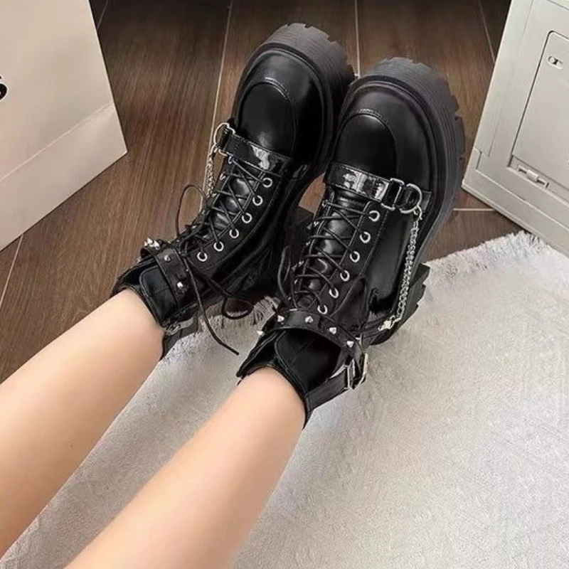 

Женские ботильоны в британском стиле, мягкие ботильоны из искусственной кожи с застежкой-молнией и шипами, осенняя обувь в готическом стиле, шикарная и элегантная женская короткая обувь