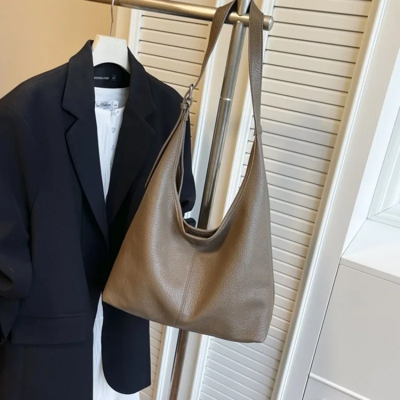 

Versatile Sophisticated Diaper Bag Tote Mom Weekend Getaway Baby Care Exquisite Chic Sleek Elegant Practical 2025 New Model