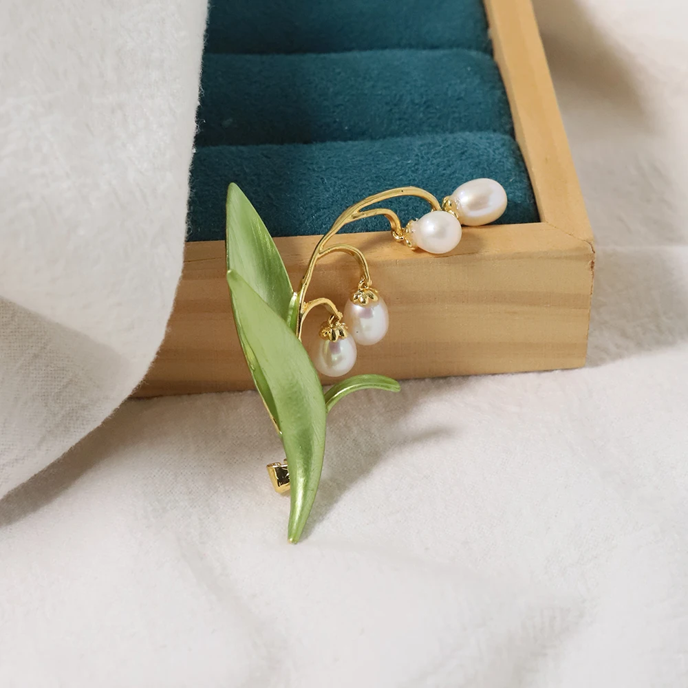 

Natural Freshwater Pearl Green Bell Orchid Brooch Women's Luxury Jewelry Fashion Women's and Girls' Gifts GO0568