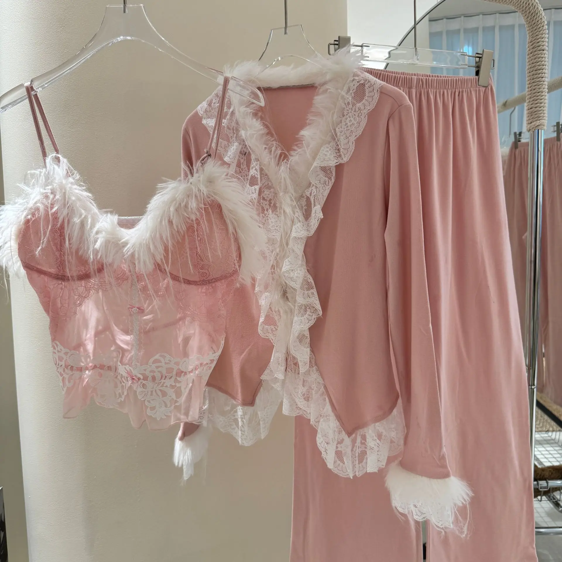 

Осень-зима модальный пижамный комплект из 3 предметов, женская одежда для сна, сексуальная рубашка с меховой аппликацией, брюки на бретельках, пижамный костюм, повседневная домашняя одежда